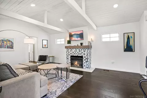 Living - 7502 High Ave, Ja Jolla, CA 92037 photo 2 of 8