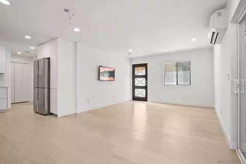 Living - 7502 High Ave, Ja Jolla, CA 92037 photo 7 of 8