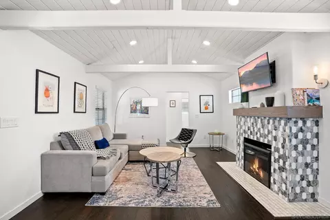 Living - 7502 High Ave, Ja Jolla, CA 92037 photo 1 of 8