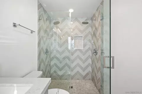 Bath - 7502 High Ave, Ja Jolla, CA 92037 photo 4 of 7