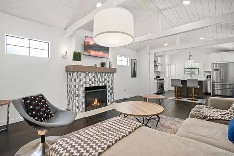 Living - 7502 High Ave, Ja Jolla, CA 92037 photo 3 of 8