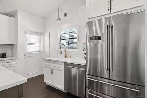 Kitchen - 7502 High Ave, Ja Jolla, CA 92037 photo 5 of 8