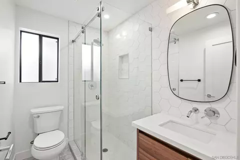 Bath - 7502 High Ave, Ja Jolla, CA 92037 photo 5 of 7