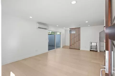 Living - 7502 High Ave, Ja Jolla, CA 92037 photo 8 of 8