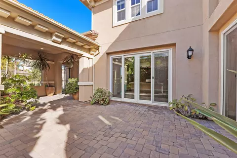 Exterior - 527 Quail Pointe Ln, Encinitas, CA 92024 photo 6 of 9