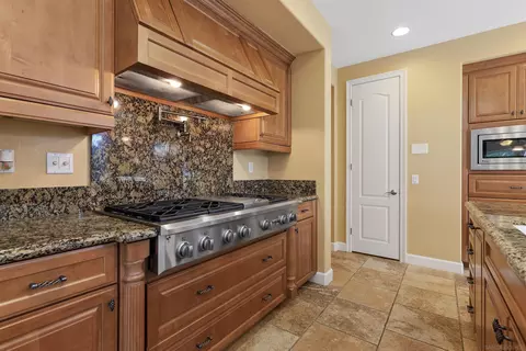 Kitchen - 527 Quail Pointe Ln, Encinitas, CA 92024 photo 2 of 4