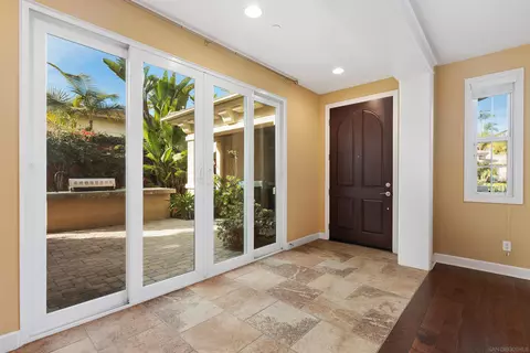 Entry Way - 527 Quail Pointe Ln, Encinitas, CA 92024 photo 2 of 4