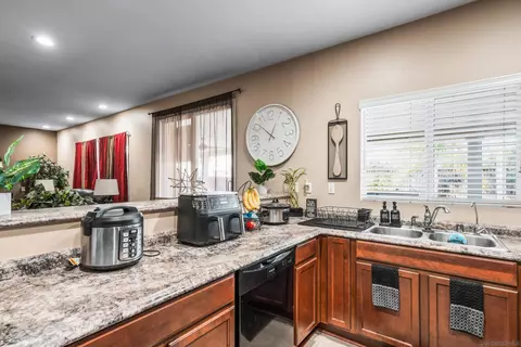 Kitchen - 32662 Bodley Ct, Temecula, CA 92592 photo 1 of 2