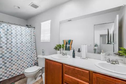 Bath - 32662 Bodley Ct, Temecula, CA 92592 photo 2 of 3
