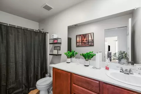 Bath - 32662 Bodley Ct, Temecula, CA 92592 photo 3 of 3