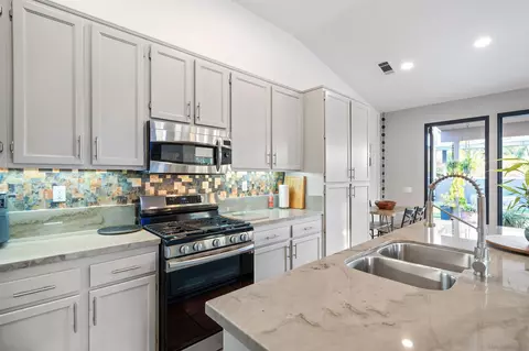 Kitchen - 532 Blue Jay, Oceanside, CA 92058 photo 3 of 4