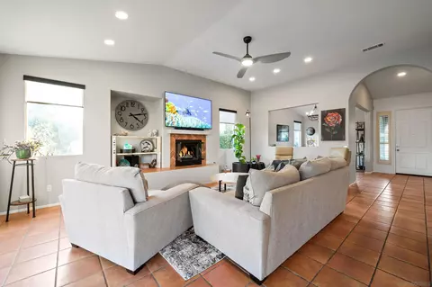 Living - 532 Blue Jay, Oceanside, CA 92058 photo 3 of 5