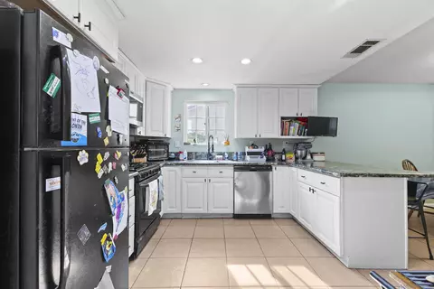 Kitchen - 680 Boston, Hemet, CA 92545 photo 1 of 1
