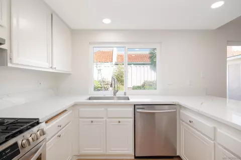 Kitchen - 4242 Dusk Ln, Oceanside, CA 92056 photo 4 of 4