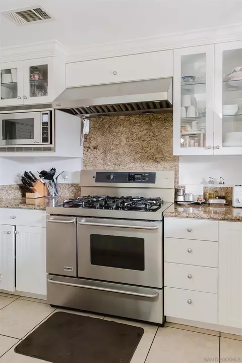 Kitchen - 9925 Summertree Ln, Santee, CA 92071 photo 3 of 5
