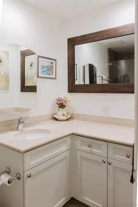 Bath - 9925 Summertree Ln, Santee, CA 92071 photo 3 of 4