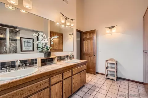 Bath - 3975 Highland Dr, Carlsbad, CA 92008 photo 2 of 4