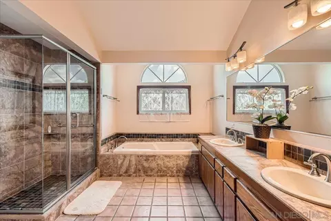 Bath - 3975 Highland Dr, Carlsbad, CA 92008 photo 1 of 4