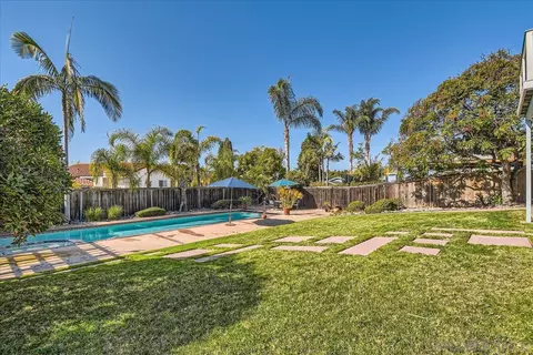 Exterior - 3975 Highland Dr, Carlsbad, CA 92008 photo 7 of 11
