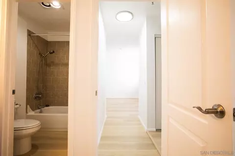 Entry Way - 615 Fredricks Ave #101, Oceanside, CA 92058 photo 2 of 3