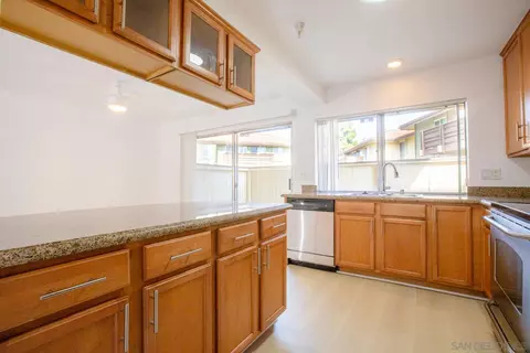 Kitchen - 615 Fredricks Ave #101, Oceanside, CA 92058 photo 4 of 5