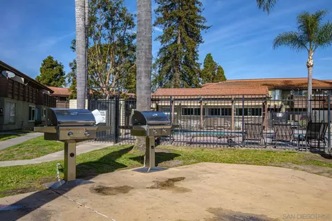 Exterior - 615 Fredricks Ave #101, Oceanside, CA 92058 photo 4 of 4
