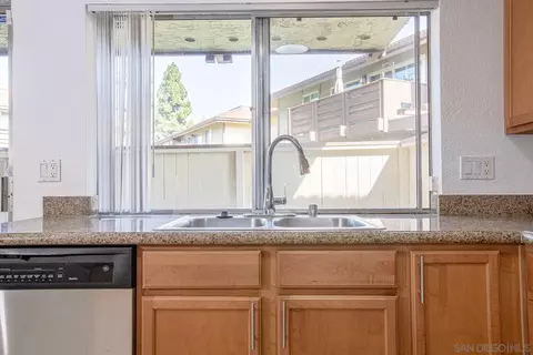 Kitchen - 615 Fredricks Ave #101, Oceanside, CA 92058 photo 5 of 5