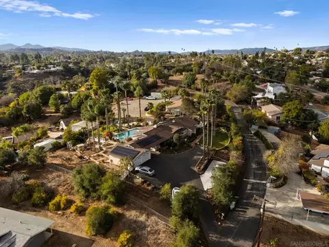 View/Area - 2331 Royal Crest Dr, Escondido, CA 92025 photo 3 of 11