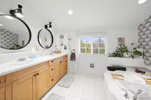 Bath - 2331 Royal Crest Dr, Escondido, CA 92025 photo 3 of 5