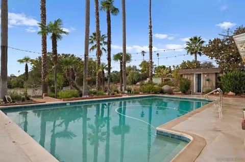 2331 Royal Crest Dr, Escondido, CA 92025