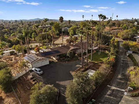 View/Area - 2331 Royal Crest Dr, Escondido, CA 92025 photo 1 of 11