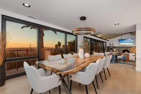 Dining - 7151 Babilonia St, Carlsbad, CA 92009 photo 1 of 3