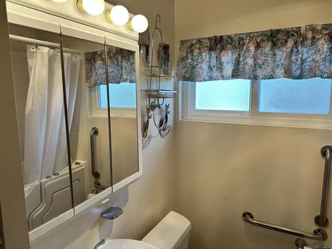 Bath - 3560 Fairway Dr, La Mesa, CA 91941 photo 3 of 3