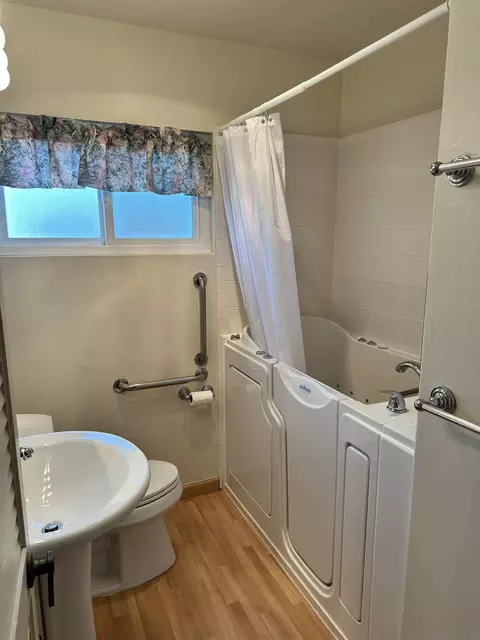 Bath - 3560 Fairway Dr, La Mesa, CA 91941 photo 1 of 3