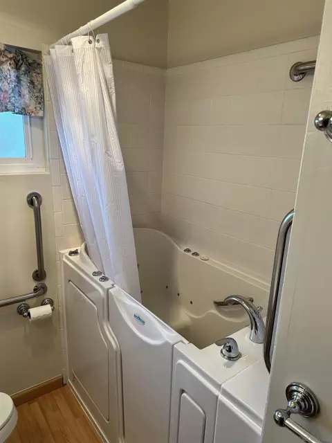 Bath - 3560 Fairway Dr, La Mesa, CA 91941 photo 2 of 3