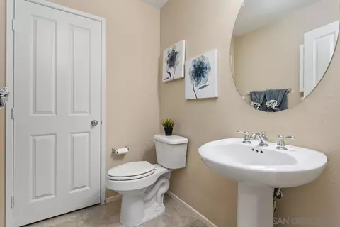 1083 Vista Pointe Blvd, Oceanside, CA 92057 photo 17