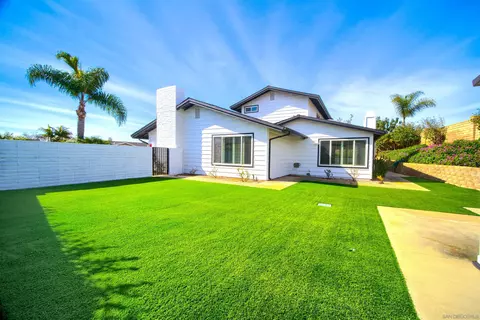 Exterior - 624 Nardito Ln, Solana Beach, CA 92075 photo 3 of 4