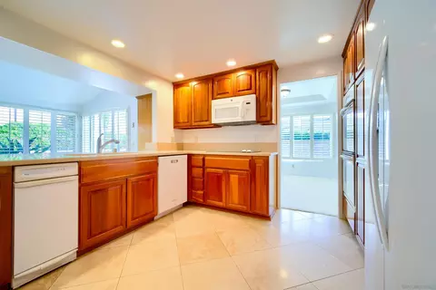 Kitchen - 624 Nardito Ln, Solana Beach, CA 92075 photo 1 of 1