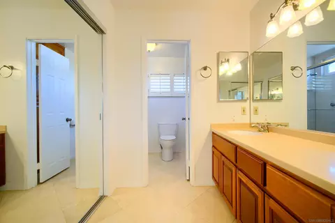 Bath - 624 Nardito Ln, Solana Beach, CA 92075 photo 2 of 2