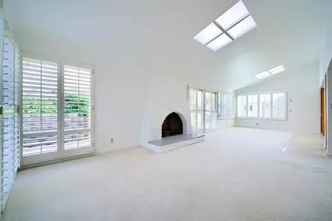 Living - 624 Nardito Ln, Solana Beach, CA 92075 photo 4 of 6
