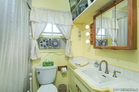 Bath - 461 J Ave, Coronado, CA 92118 photo 1 of 2