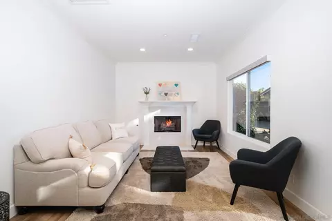 Living - 4703 Briana Ct, Fallbrook, CA 92028 photo 3 of 4