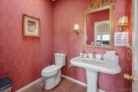Bath - 5468 Pacifica Dr, La Jolla, CA 92037 photo 1 of 3