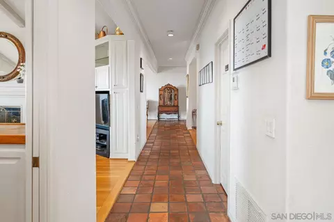 Entry Way - 5468 Pacifica Dr, La Jolla, CA 92037 photo 3 of 3