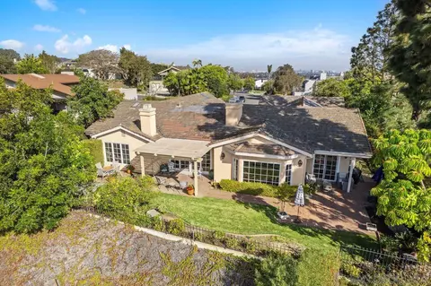 Exterior - 5468 Pacifica Dr, La Jolla, CA 92037 photo 5 of 9