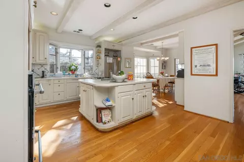 Kitchen - 5468 Pacifica Dr, La Jolla, CA 92037 photo 2 of 2