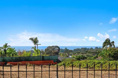View/Area - 5468 Pacifica Dr, La Jolla, CA 92037 photo 4 of 6