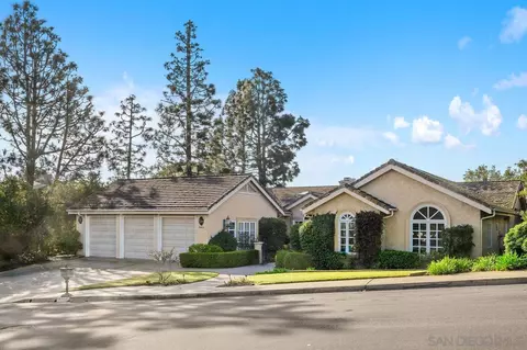 Exterior - 5468 Pacifica Dr, La Jolla, CA 92037 photo 1 of 9