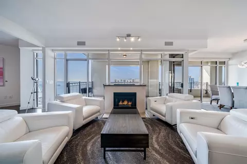 700 W Harbor Dr #2703, San Diego, CA 92101