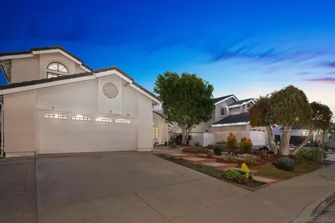 1084 La Tortuga Dr, Vista, CA 92081